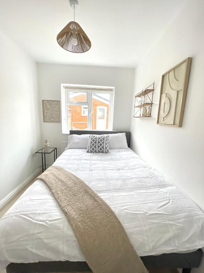 Retro 3 Bed, 2 En-suite Haven *