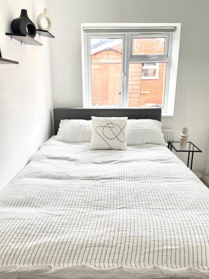Apartment Retro 3 Bed, 2 En-suite Haven *
