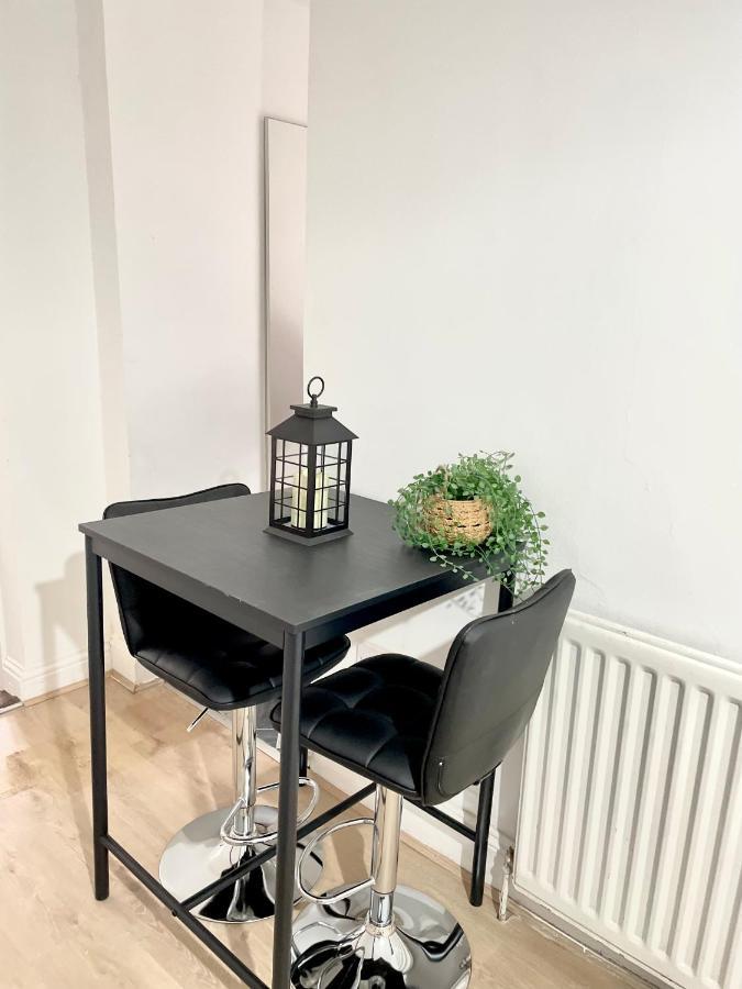Retro 3 Bed, 2 En-suite Haven Birmingham