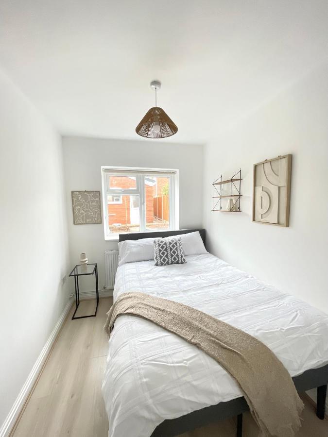 Apartment Retro 3 Bed, 2 En-suite Haven *