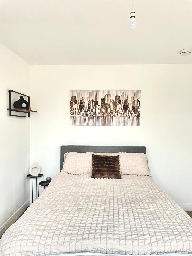 Apartment Retro 3 Bed, 2 En-suite Haven