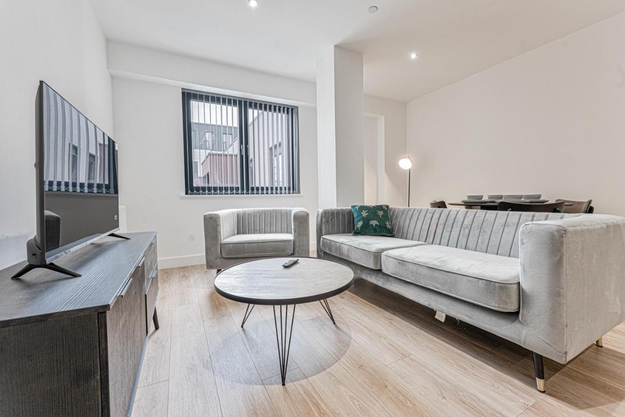 Modern And Stylish 2 Bed In Solihull Apartment *