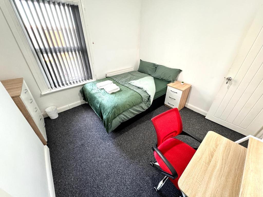 Three Rose Manor At Warwick Road Near Airport * Birmingham