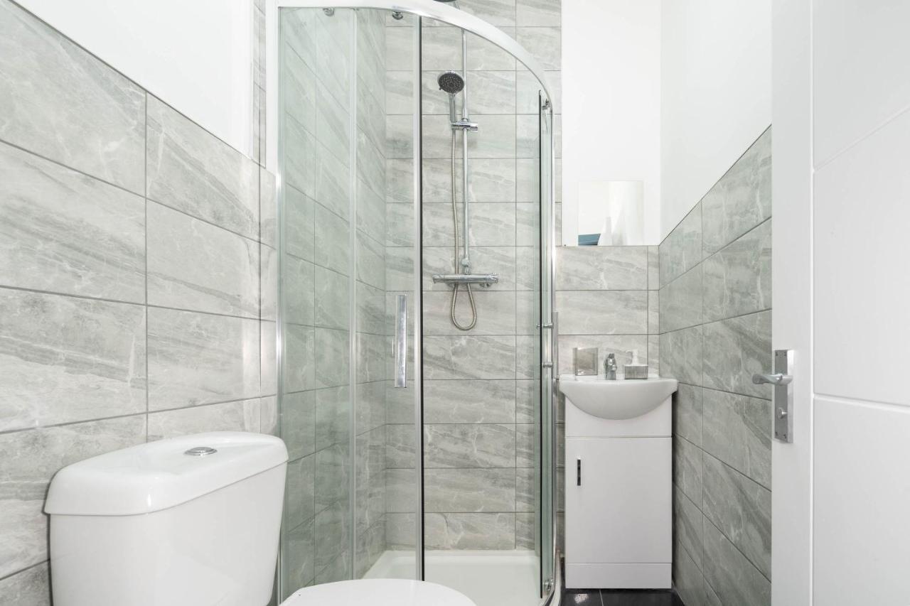 Sky One Bedroom Modern 3 Apartment *