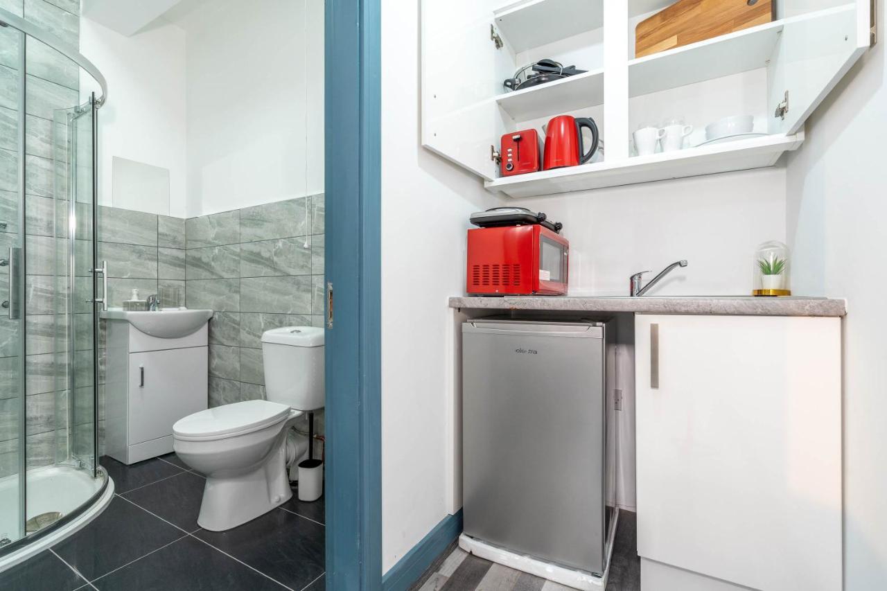 Sky One Bedroom Modern 4 Apartment *