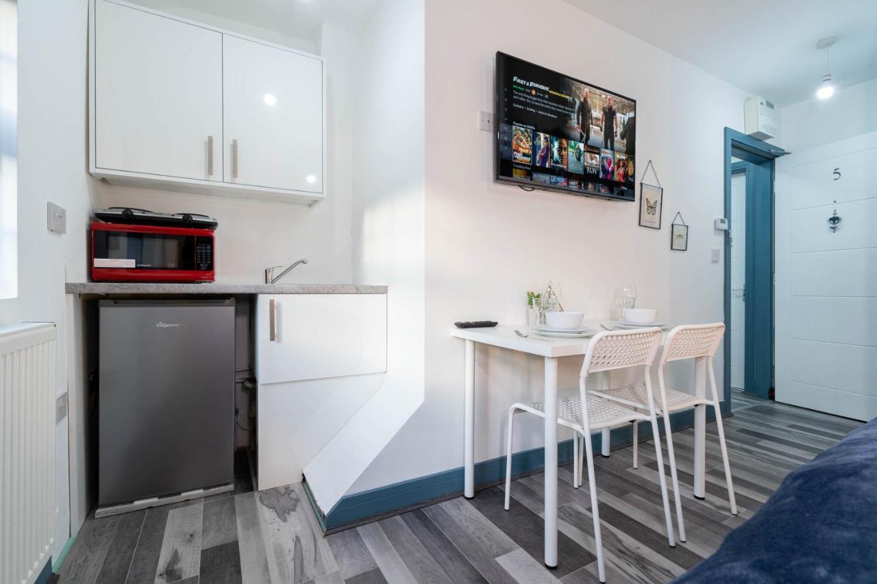 Sky One Bedroom Modern 6 Apartment *