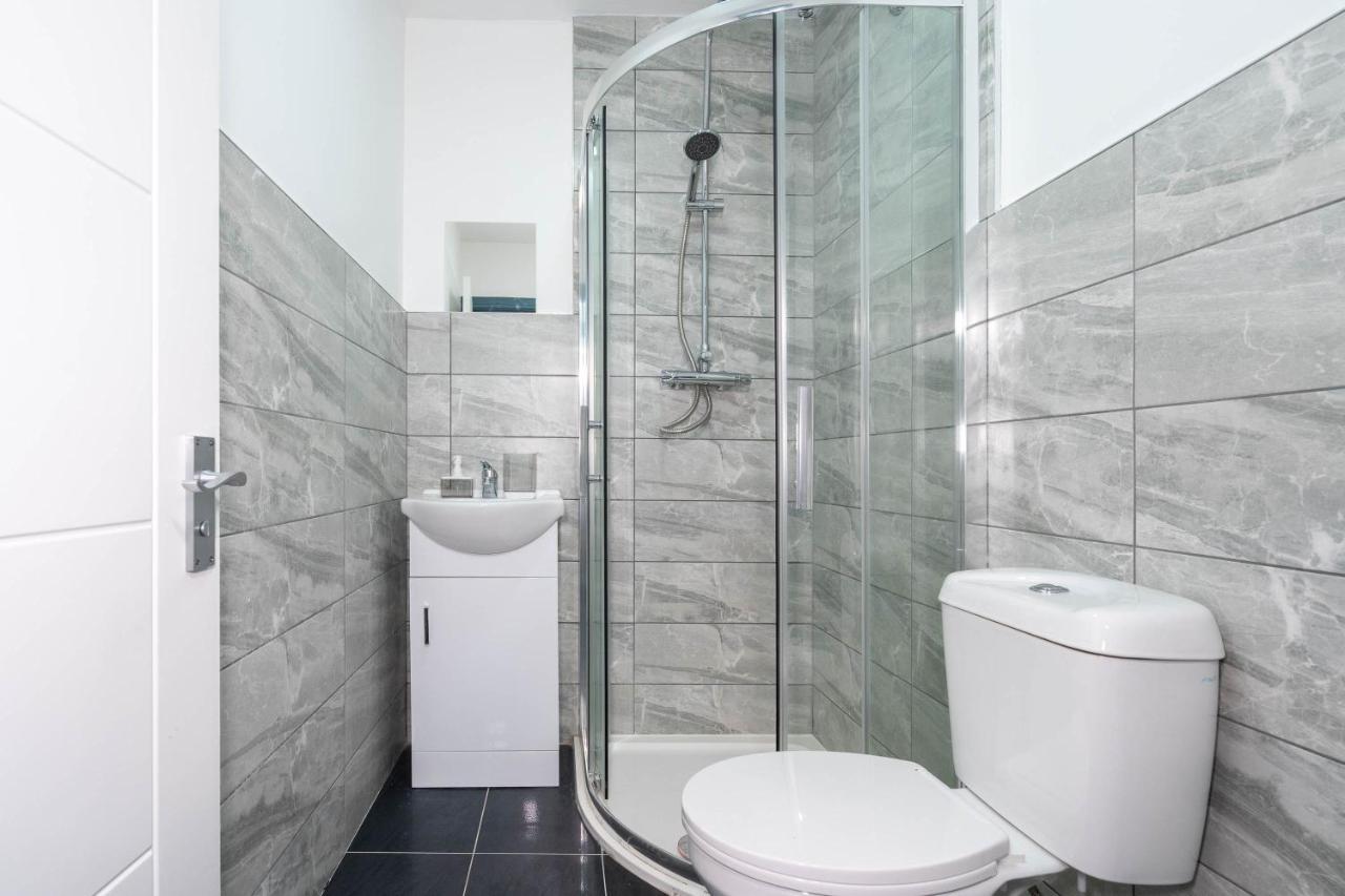 Sky One Bedroom Modern 6