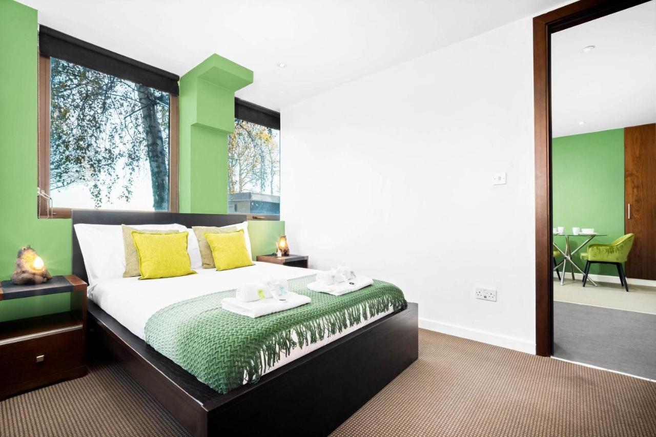 Modern 1 Bed In Perry Barr ☆ Close To Town ✪ Next To Alexander Stadium → Free Nearby Street Parking - Easy Bus & Train Routes To City Centre - Smart Tv - Located By One Stop Shopping Centre With Nandos, Argos, Kfc, Jd Sports And More! Apartment *