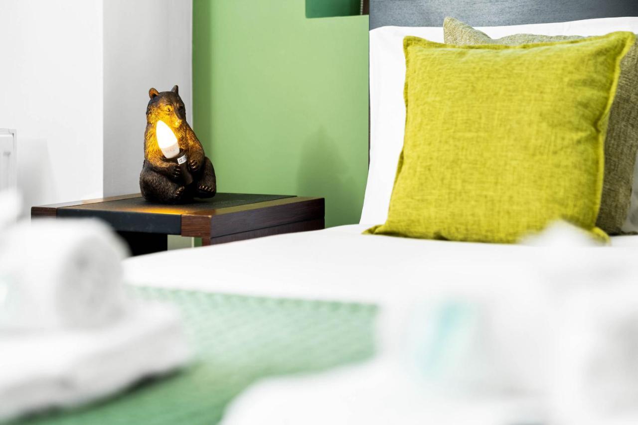 Apartment Modern 1 Bed In Perry Barr ☆ Close To Town ✪ Next To Alexander Stadium → Free Nearby Street Parking - Easy Bus & Train Routes To City Centre - Smart Tv - Located By One Stop Shopping Centre With Nandos, Argos, Kfc, Jd Sports And More! Birmingham