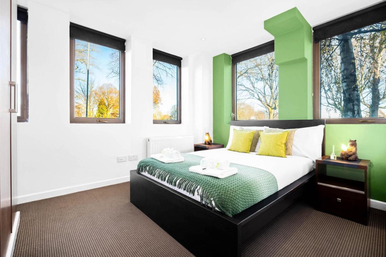 Modern 1 Bed In Perry Barr ☆ Close To Town ✪ Next To Alexander Stadium → Free Nearby Street Parking - Easy Bus & Train Routes To City Centre - Smart Tv - Located By One Stop Shopping Centre With Nandos, Argos, Kfc, Jd Sports And More! Apartment