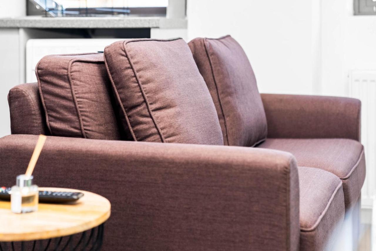 Modern 1 Bed In Perry Barr ☆ Close To Town ✪ Next To Alexander Stadium → Free Nearby Street Parking - Easy Bus & Train Routes To City Centre - Smart Tv - Located By One Stop Shopping Centre With Nandos, Argos, Kfc, Jd Sports And More! *