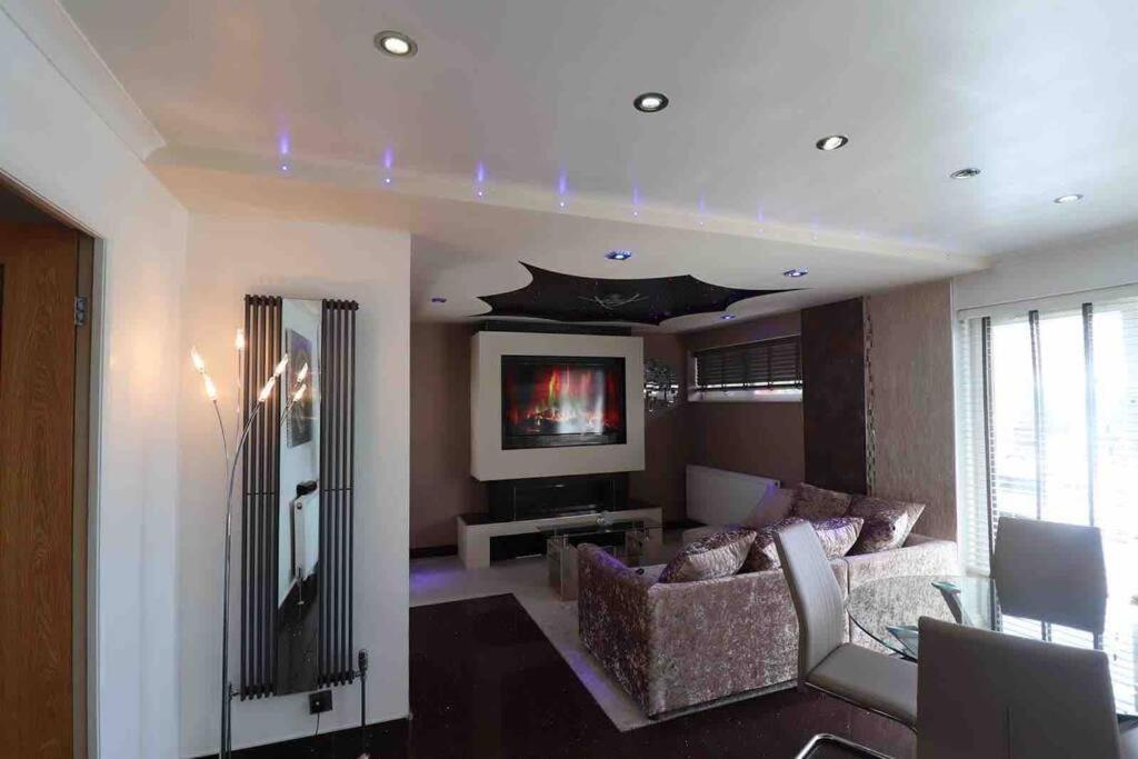 Apartment Unique Two Bedroom