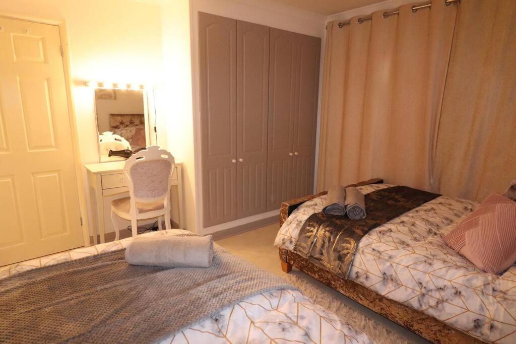 Apartment Unique Two Bedroom *