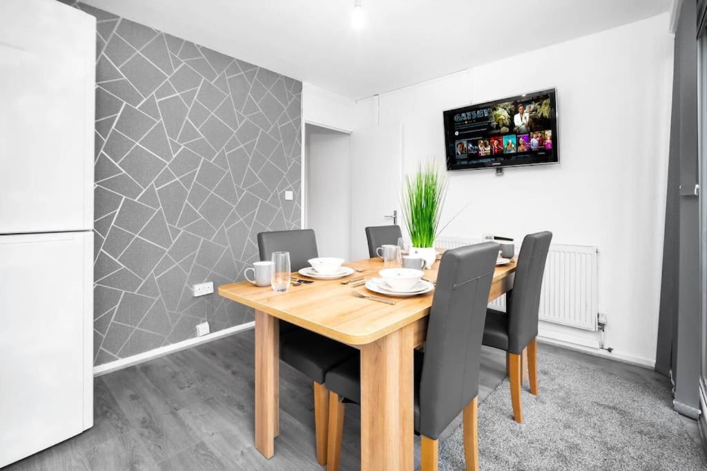 Jlr,nec,b'ham Airport,entire House,wi-fi,netflix Holiday home *