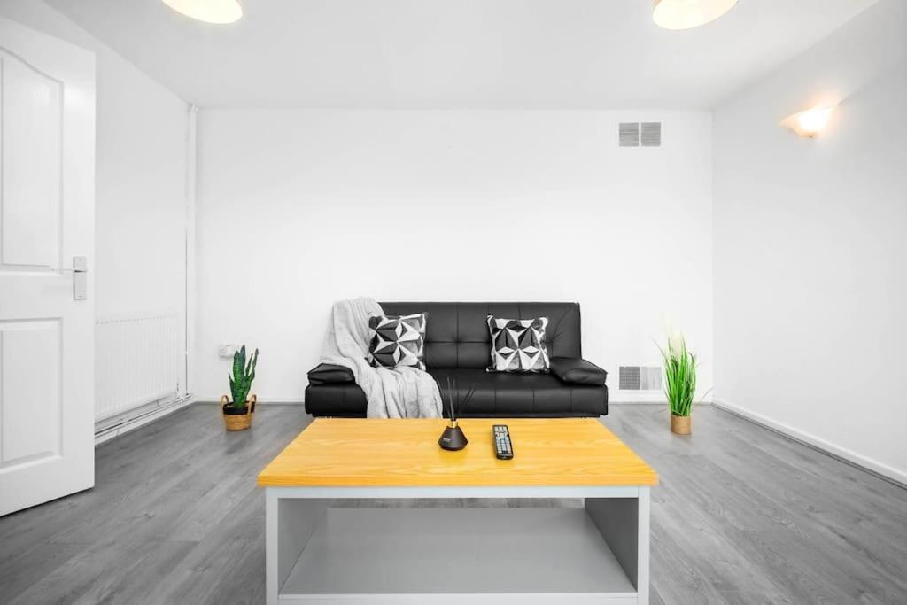 Jlr,nec,b'ham Airport,entire House,wi-fi,netflix Holiday home