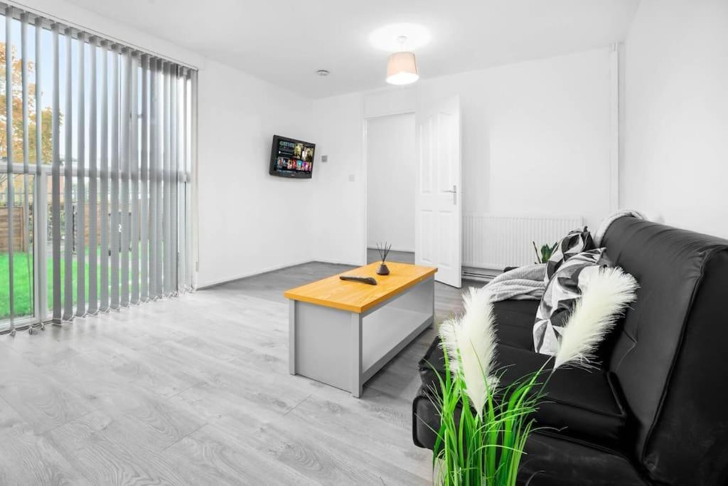 Holiday home Jlr,nec,b'ham Airport,entire House,wi-fi,netflix Birmingham