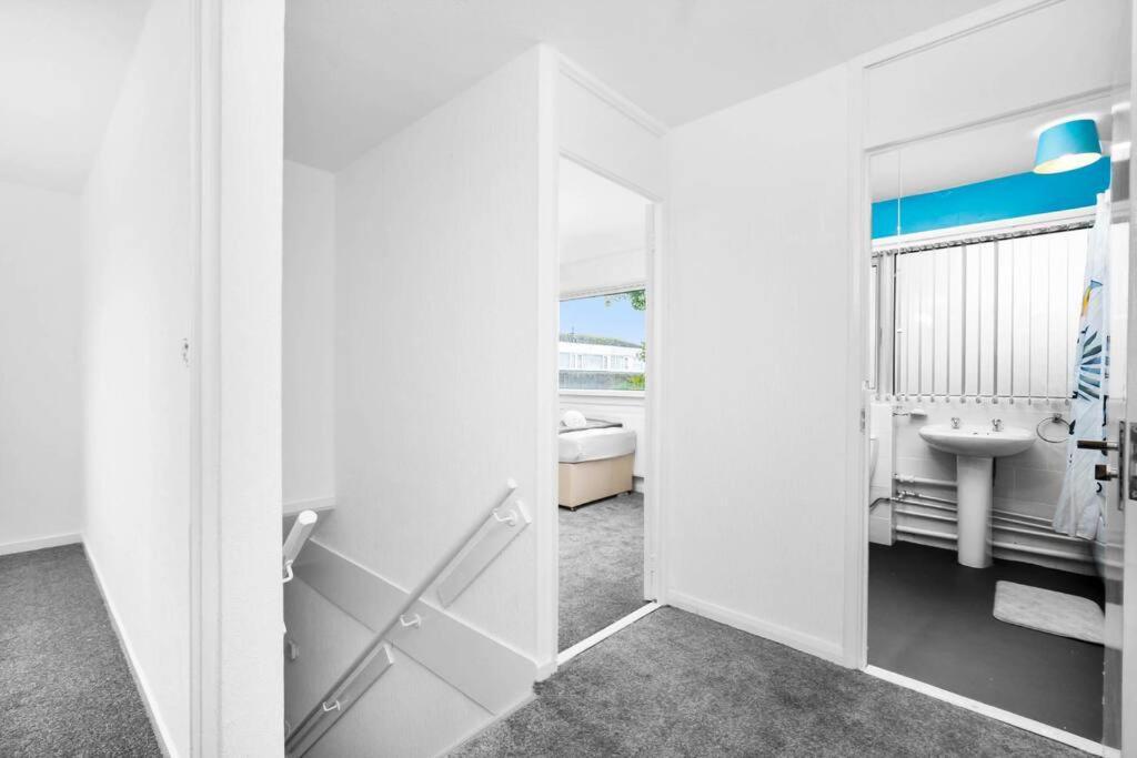 Holiday home Jlr,nec,b'ham Airport,entire House,wi-fi,netflix *