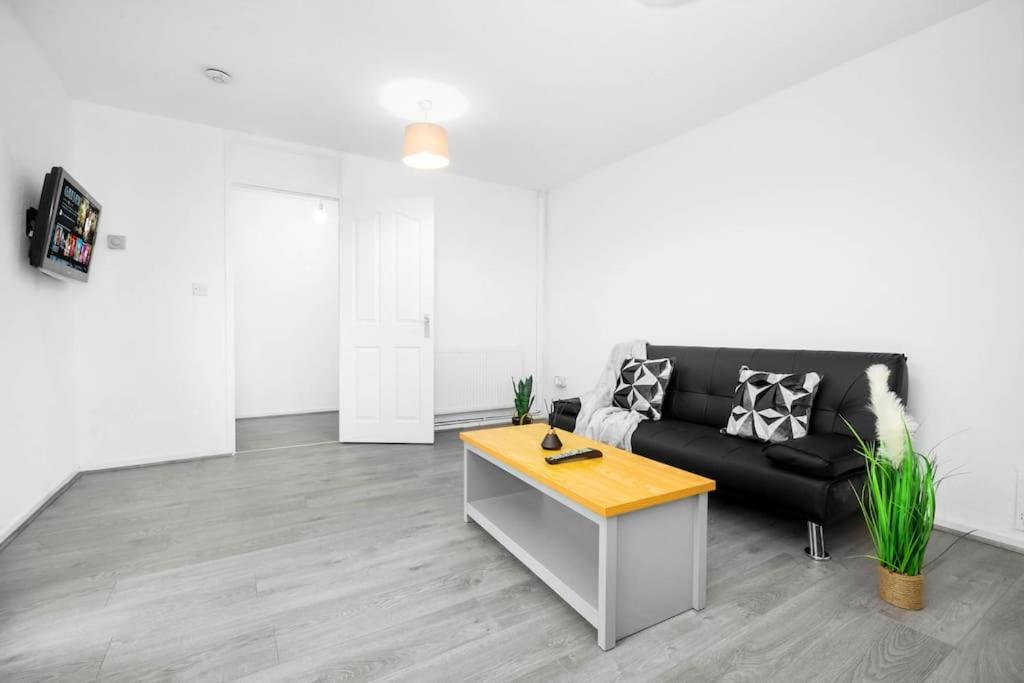 Holiday home Jlr,nec,b'ham Airport,entire House,wi-fi,netflix *