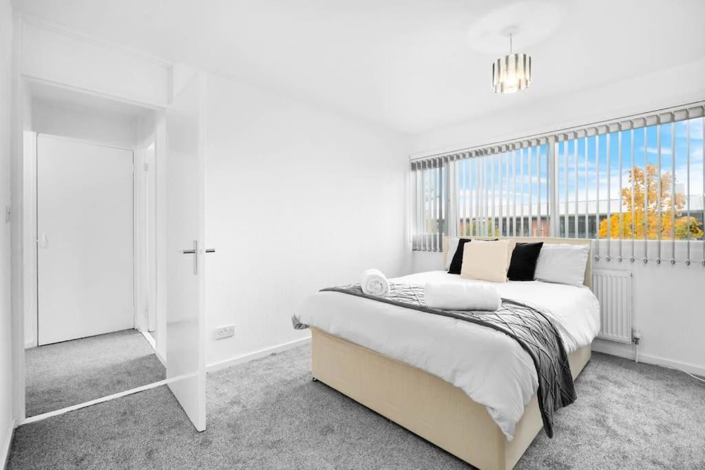 Holiday home Jlr,nec,b'ham Airport,entire House,wi-fi,netflix Birmingham