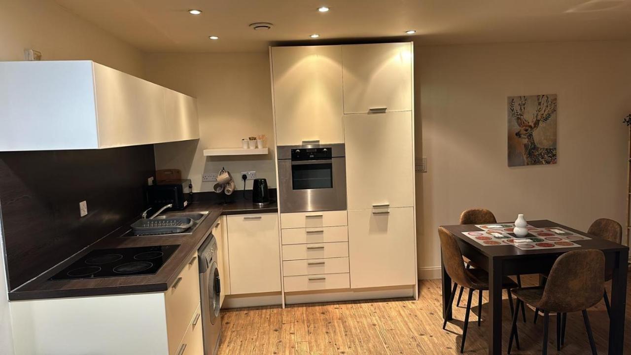 Apartment Discover Comfort And Style - Your Elegant Offers A 2-bedroom Haven With Free Secure Parking And Coffee! *