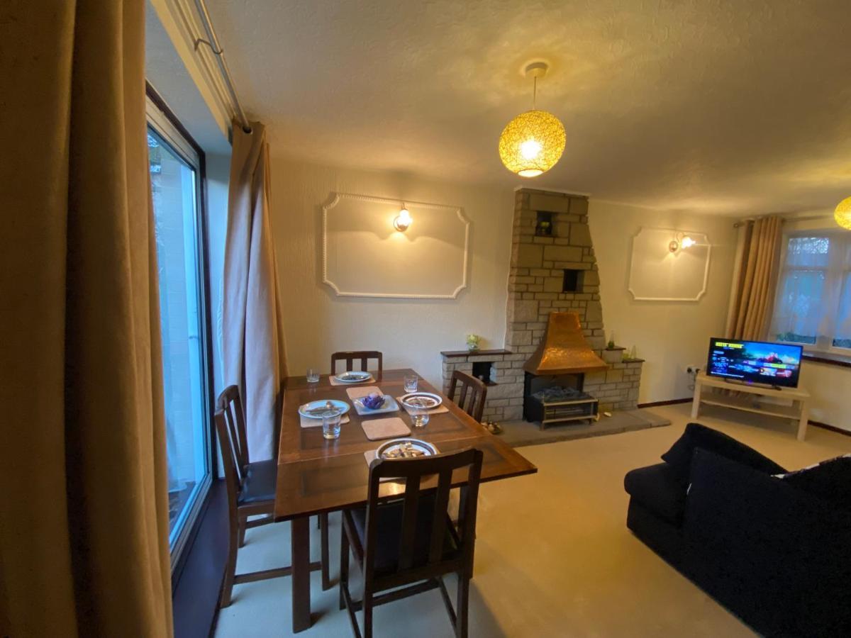 Serene 4br In Harborne Close To Qe Hospital, Harborne Centre *