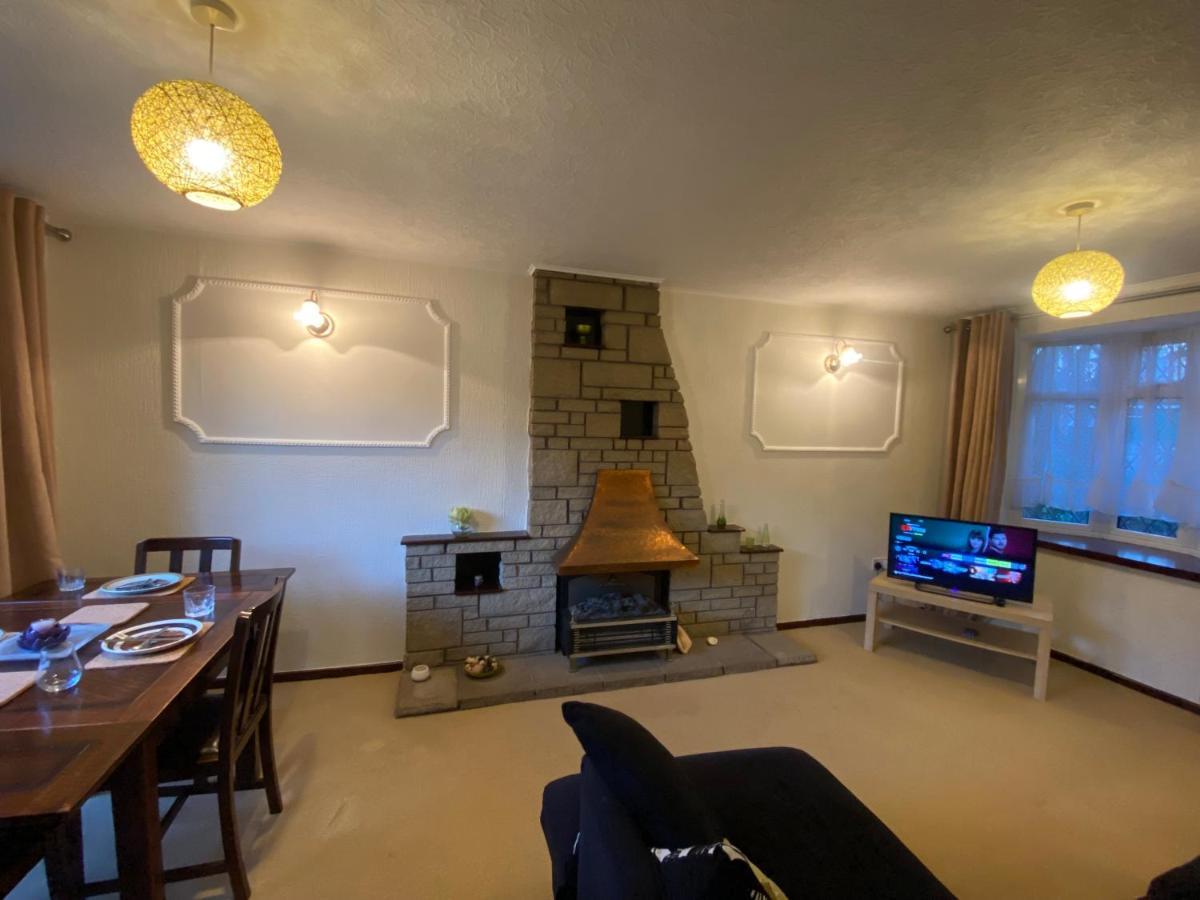 Serene 4br In Harborne Close To Qe Hospital, Harborne Centre Birmingham