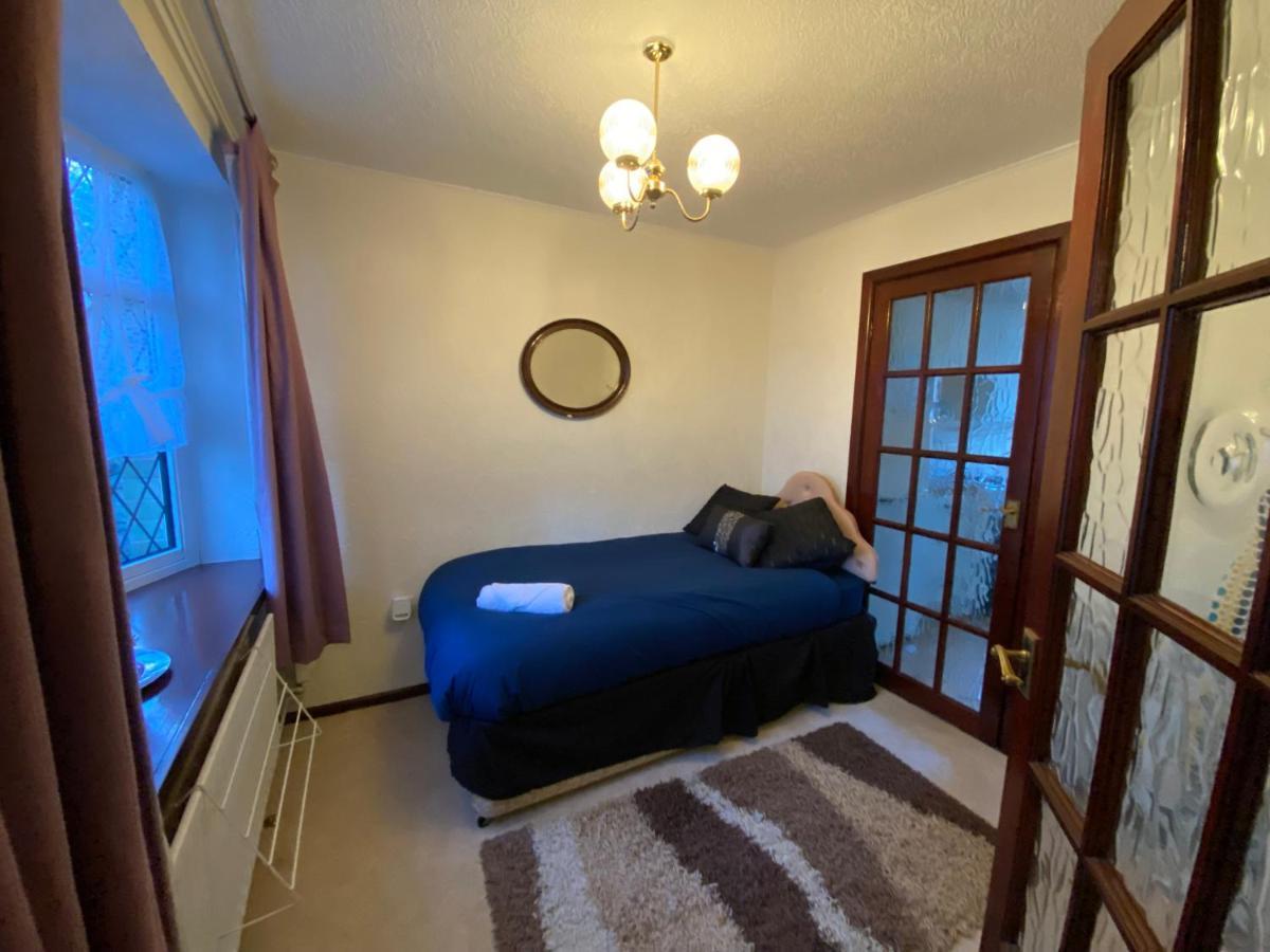 Serene 4br In Harborne Close To Qe Hospital, Harborne Centre Holiday home