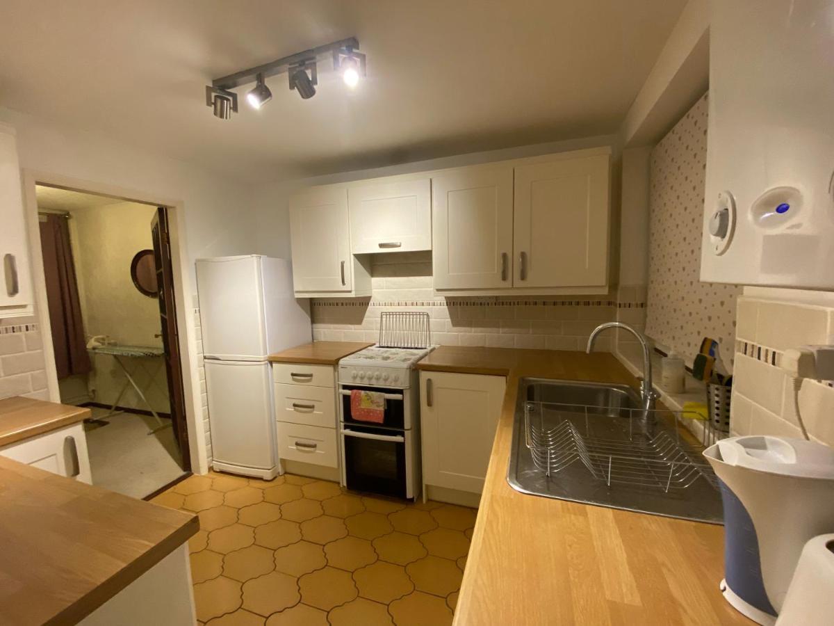 Serene 4br In Harborne Close To Qe Hospital, Harborne Centre *