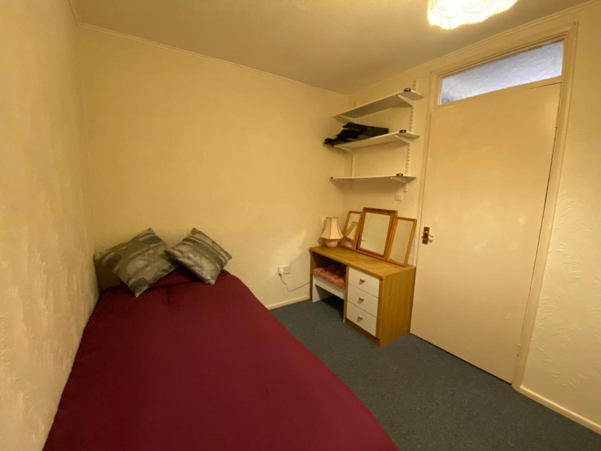 Holiday home Serene 4br In Harborne Close To Qe Hospital, Harborne Centre *