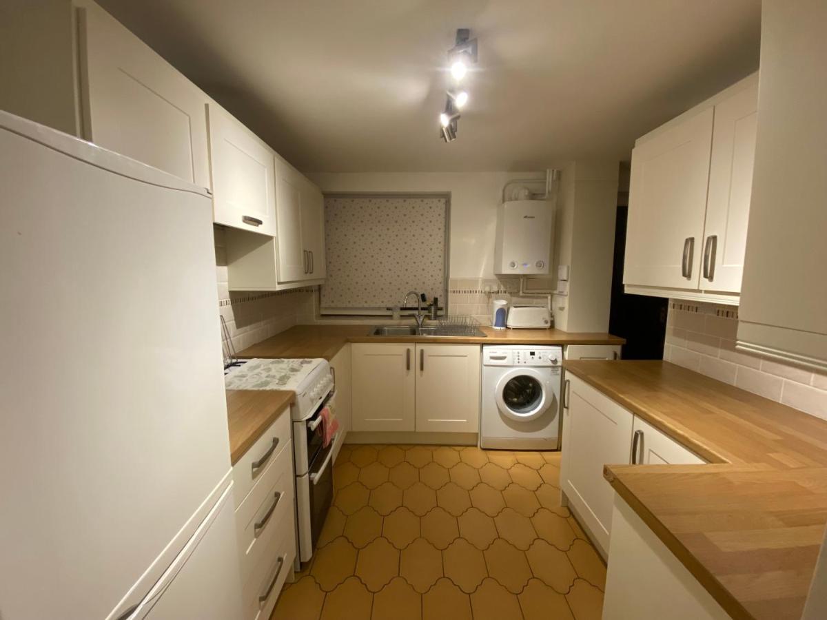Serene 4br In Harborne Close To Qe Hospital, Harborne Centre