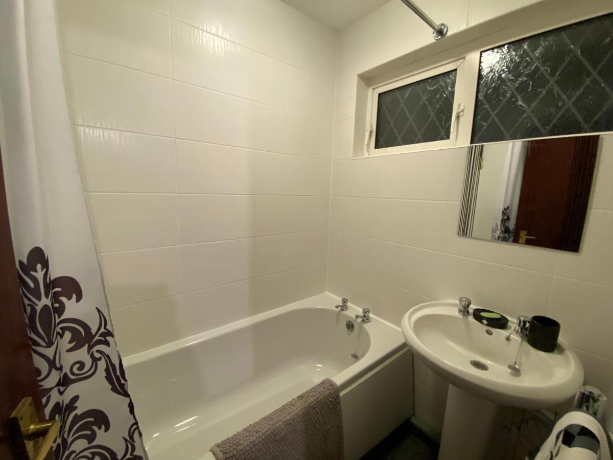 Holiday home Serene 4br In Harborne Close To Qe Hospital, Harborne Centre