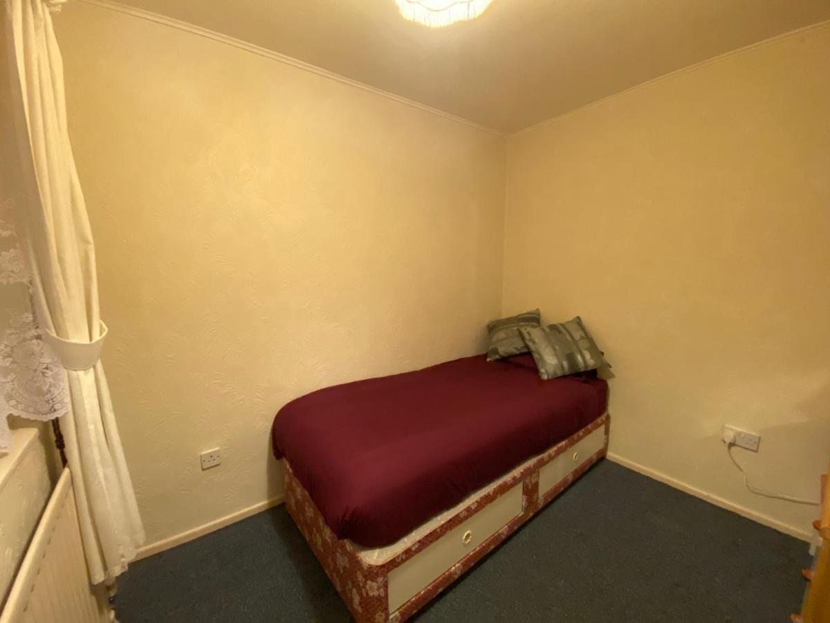 Serene 4br In Harborne Close To Qe Hospital, Harborne Centre Holiday home