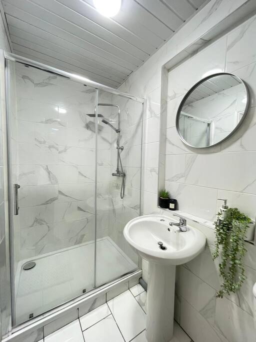 Brook Meadow Entire Holiday home Birmingham