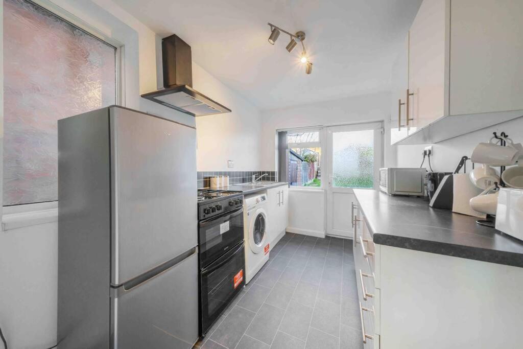 Beautiful 4 Bed - Weekly & Monthly Bookings * Birmingham