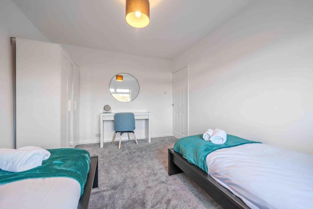 Holiday home Beautiful 4 Bed - Weekly & Monthly Bookings *