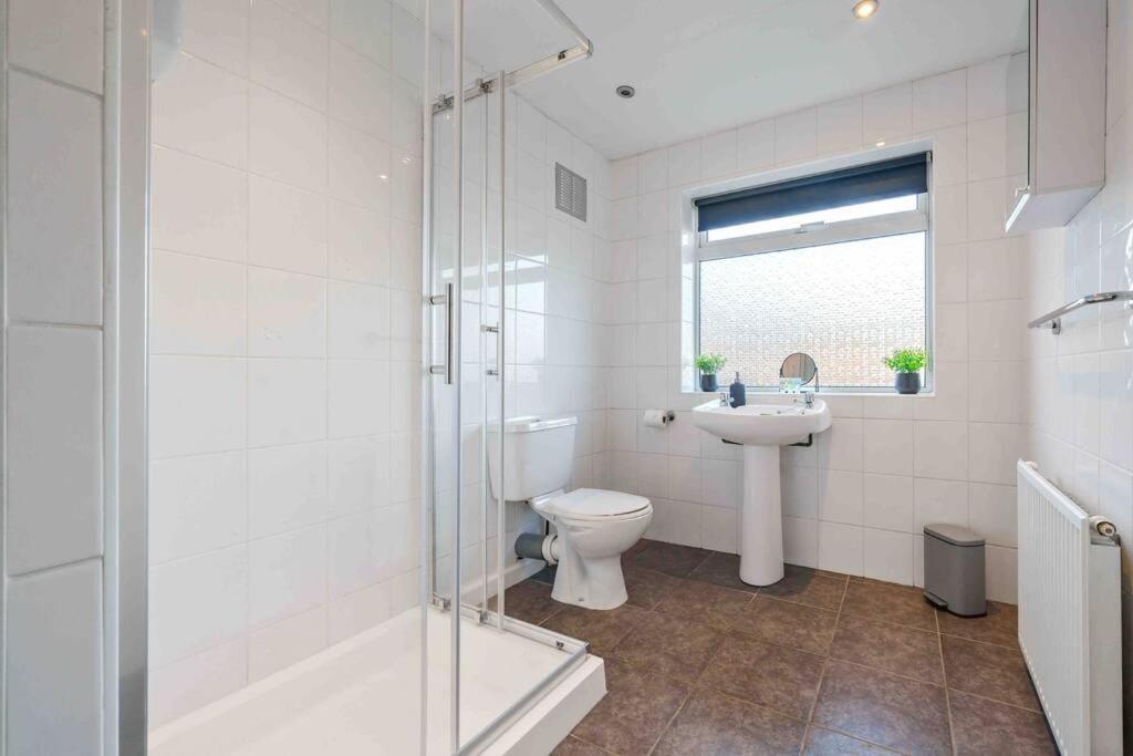 Beautiful 4 Bed - Weekly & Monthly Bookings Holiday home Birmingham