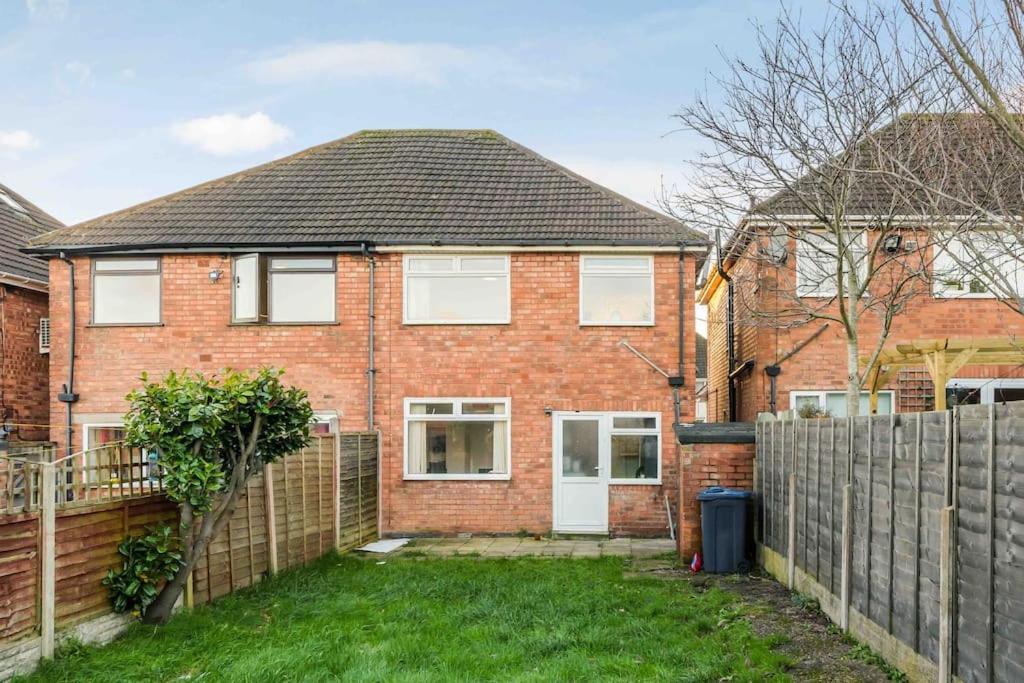 Beautiful 4 Bed - Weekly & Monthly Bookings Holiday home