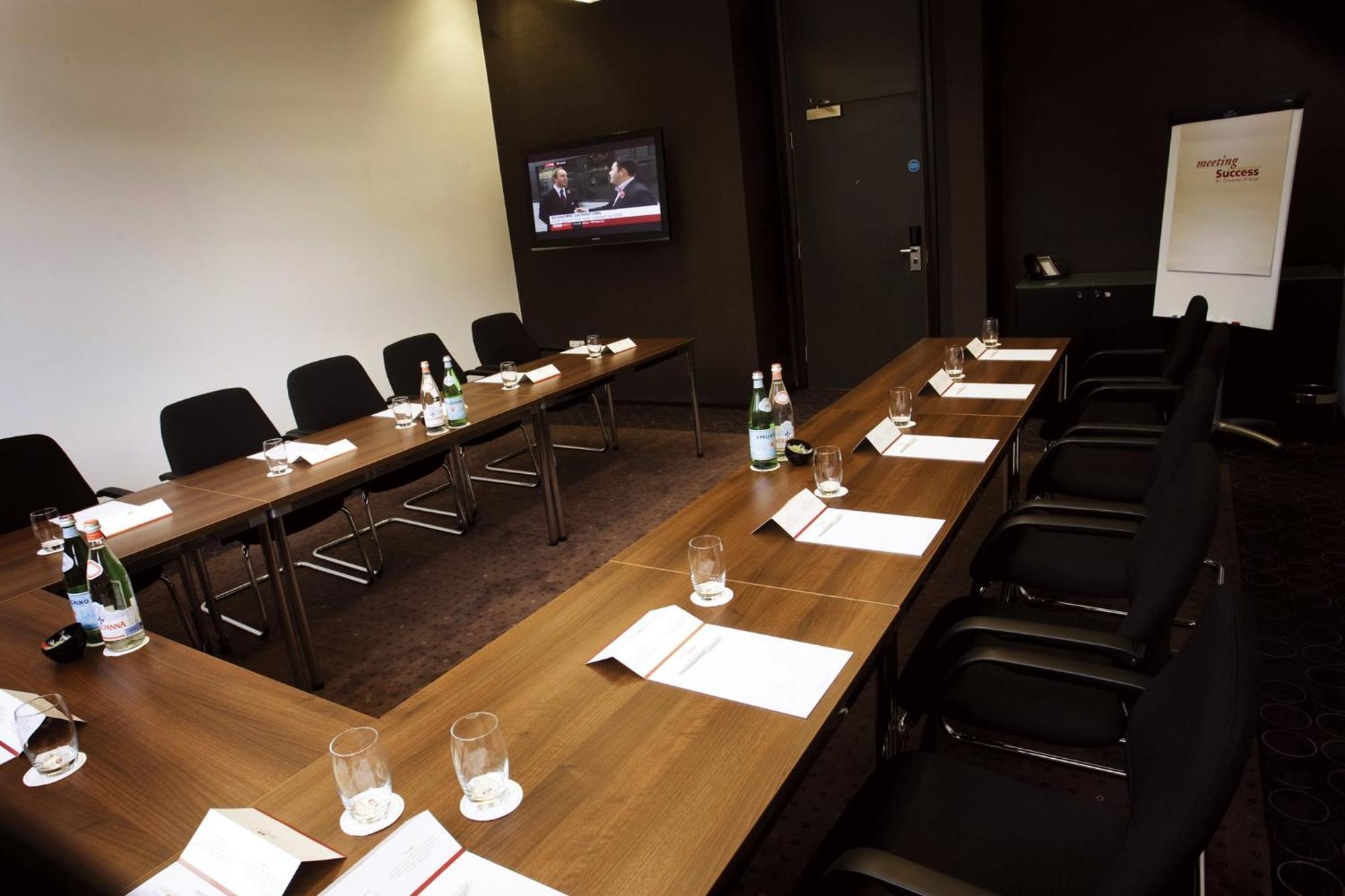 Crowne Plaza By Ihg Hotel 4*
