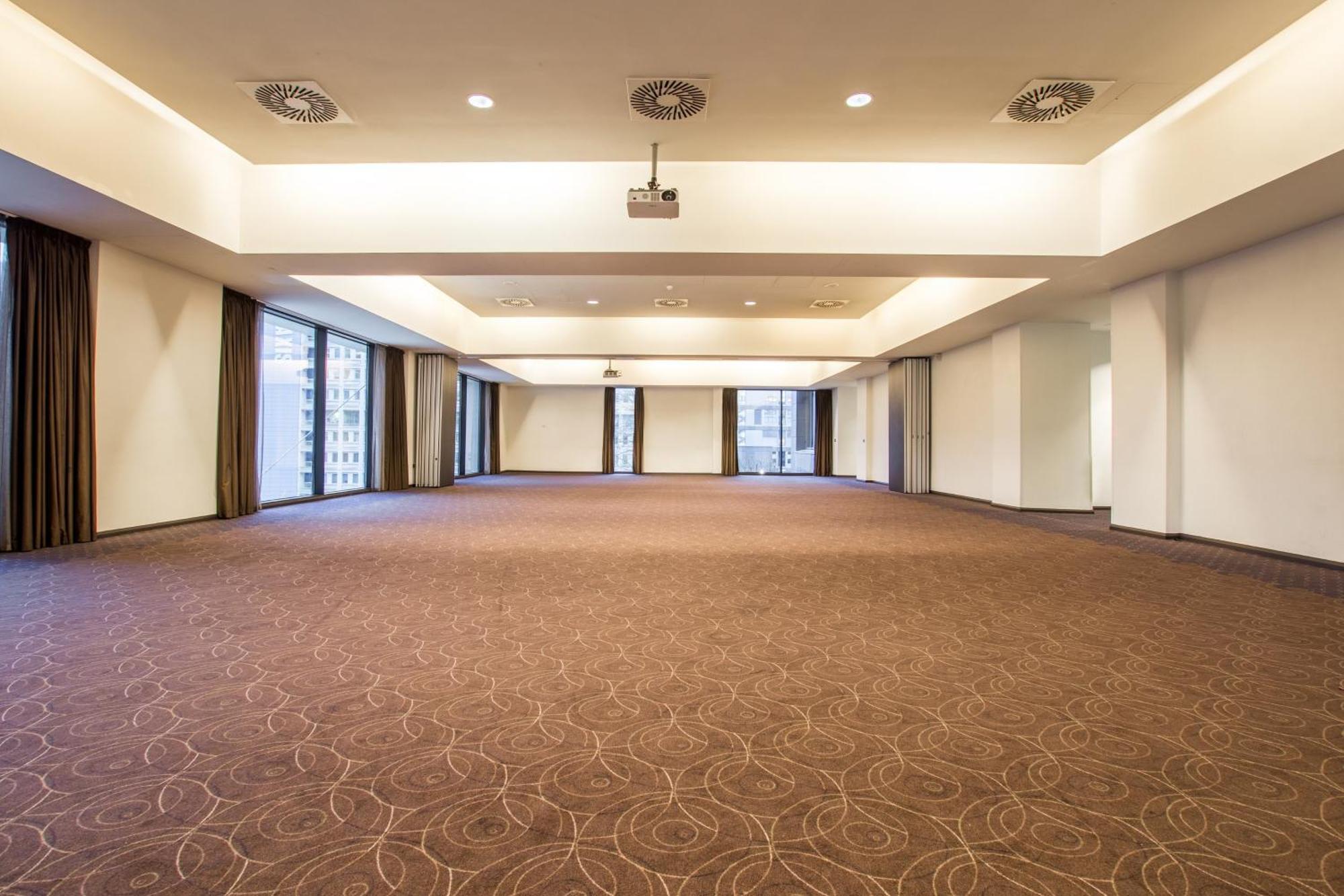 Hotel Crowne Plaza By Ihg 4*