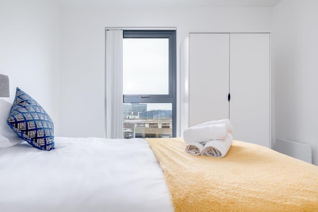 Serene Luxury: 5-star City Centre With Netflix & Fast Wi-fi * Birmingham