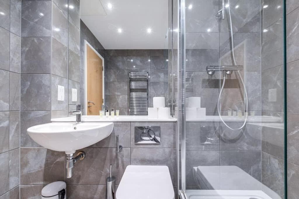 Serene Luxury: 5-star City Centre With Netflix & Fast Wi-fi Birmingham