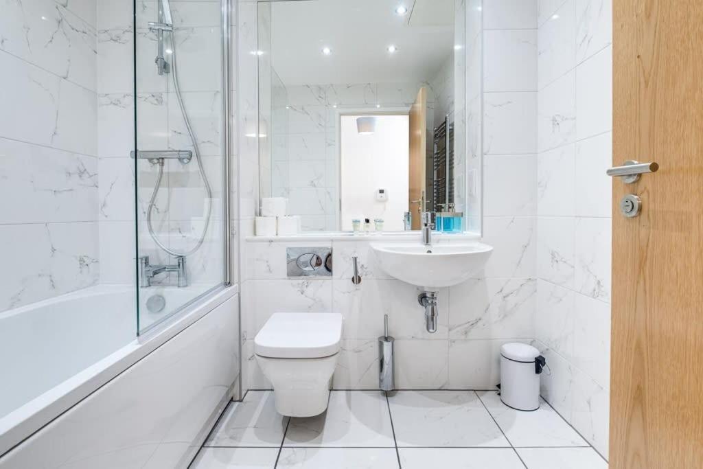 Serene Luxury: 5-star City Centre With Netflix & Fast Wi-fi