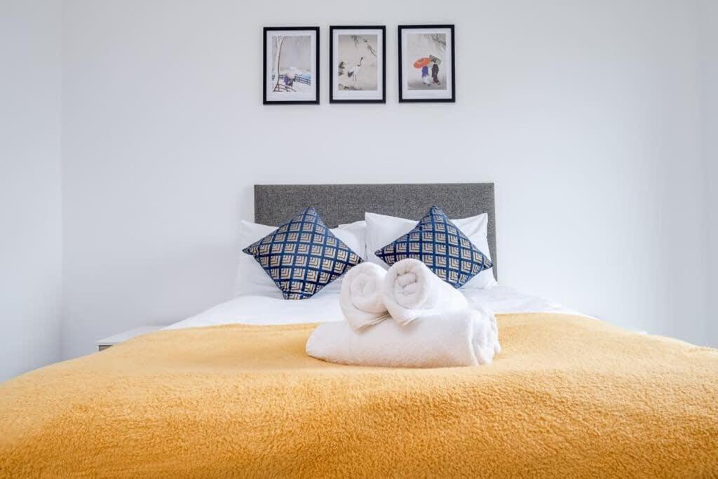 Serene Luxury: 5-star City Centre With Netflix & Fast Wi-fi Holiday home *