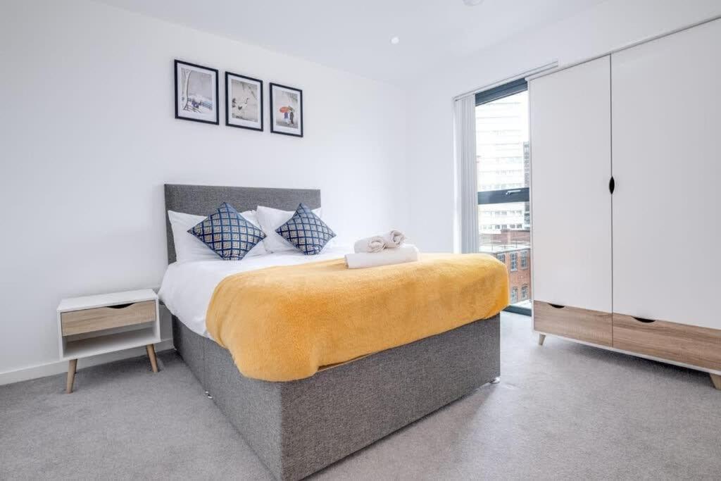 Serene Luxury: 5-star City Centre With Netflix & Fast Wi-fi Holiday home Birmingham