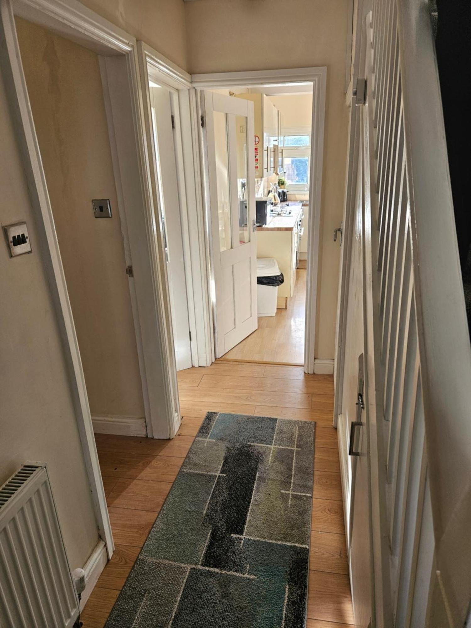 Holiday home 5 Bedroom House- 7 Beds - Separate Living Room- Wifi -garden- Parking Birmingham