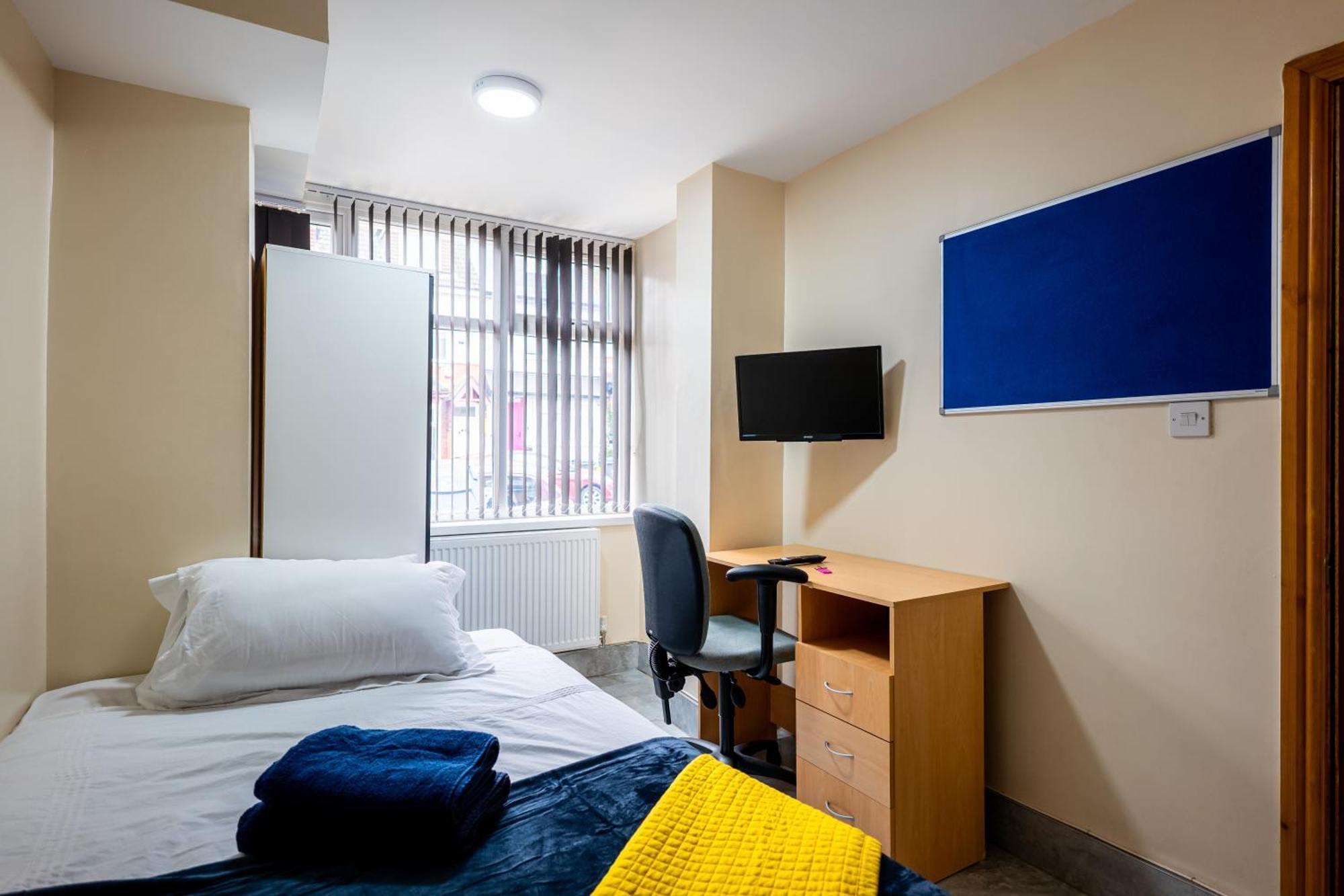 Private With Private Bathrooms In Selly Oak Homestay