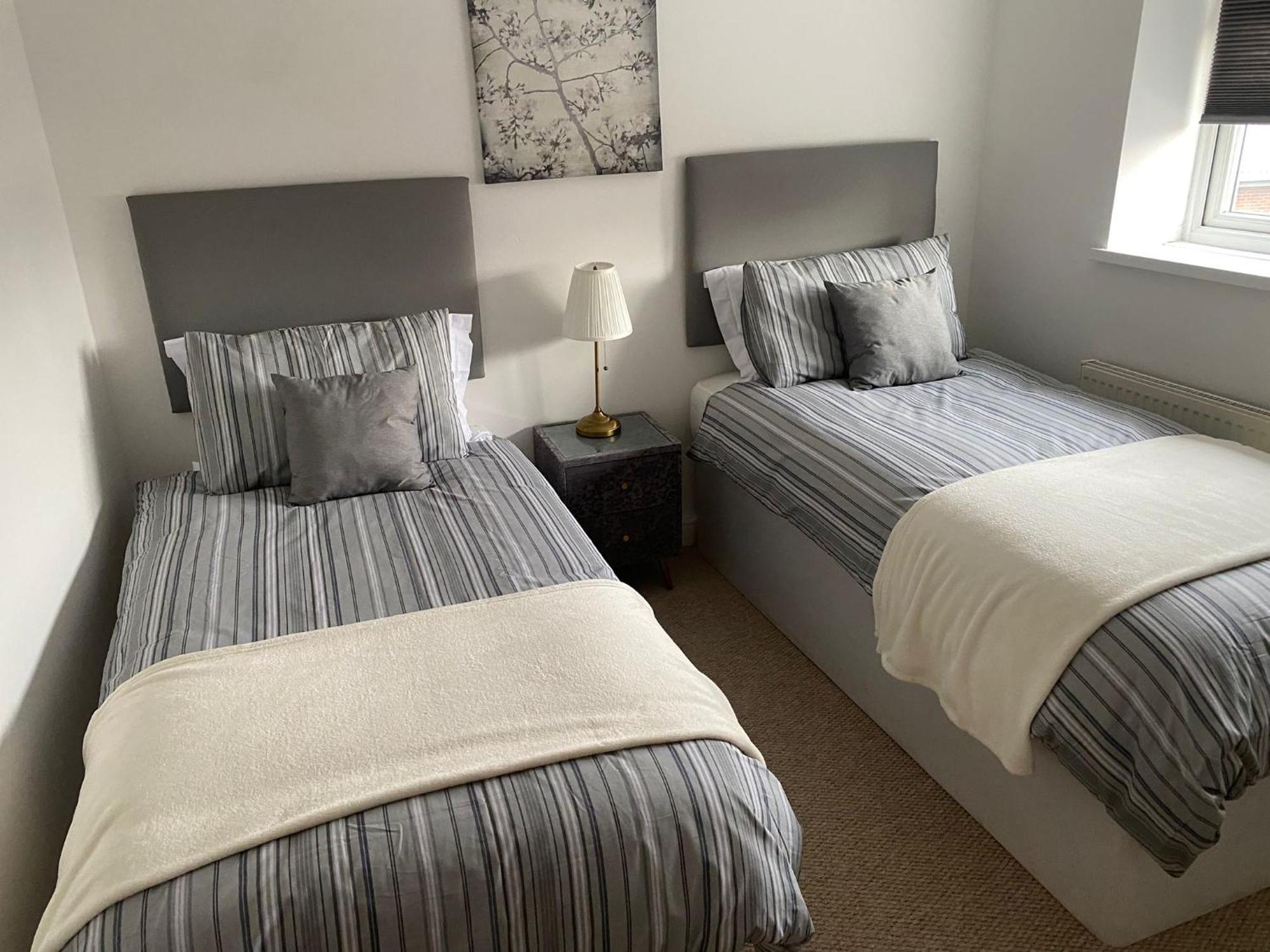 One Bedroom Aston B6 -parking- Sleeps 4 * Birmingham