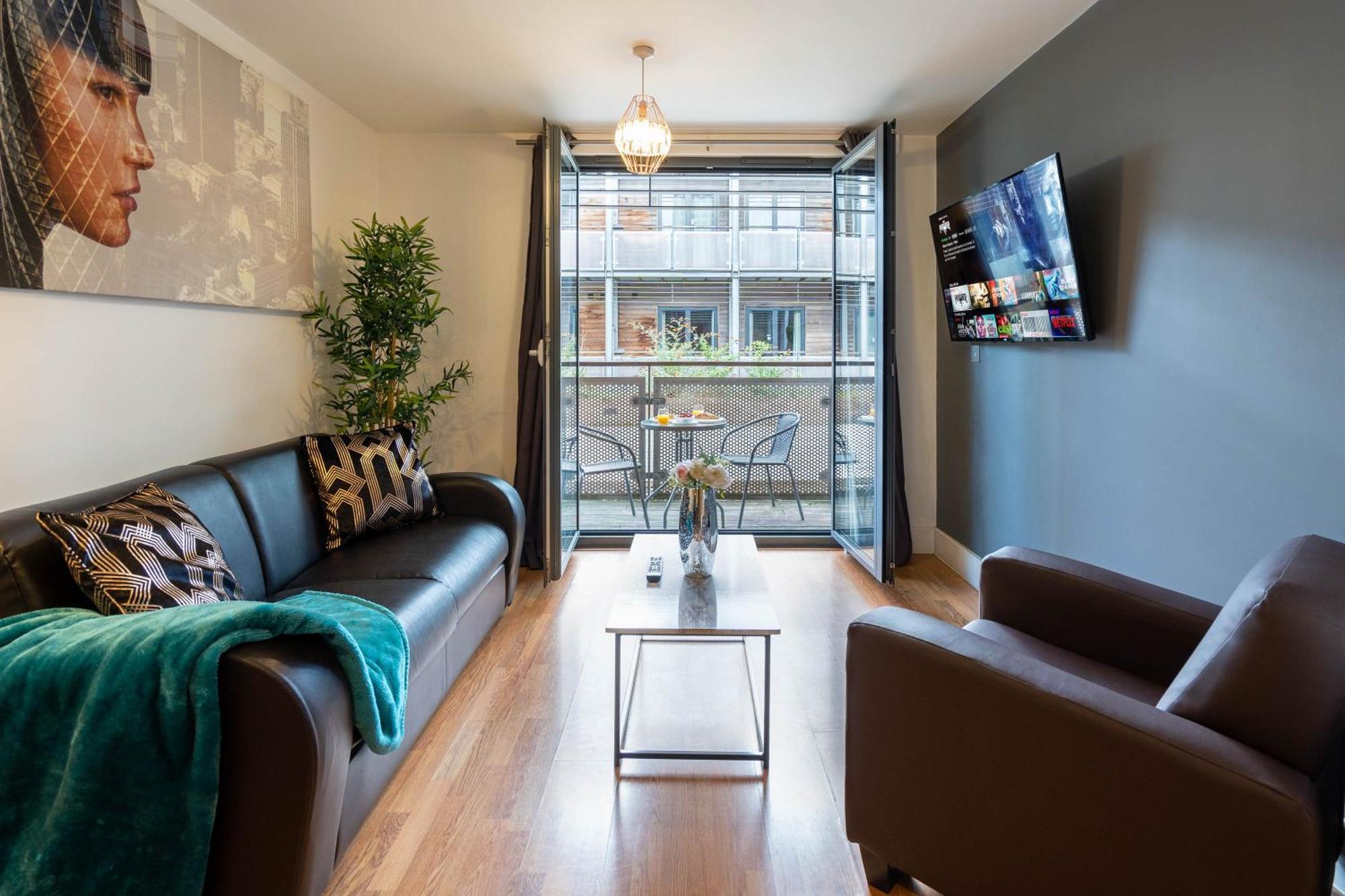 Centre - Balcony - Secure Parking - China Town - Arcadian - 37arc Apartment *