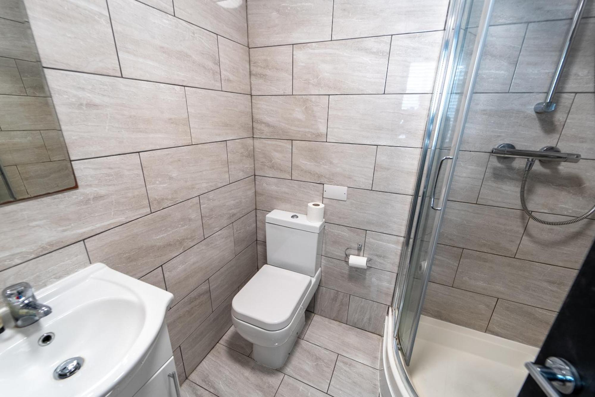 Compact Available Close To Uob And 10mins From The City! Apartment Birmingham