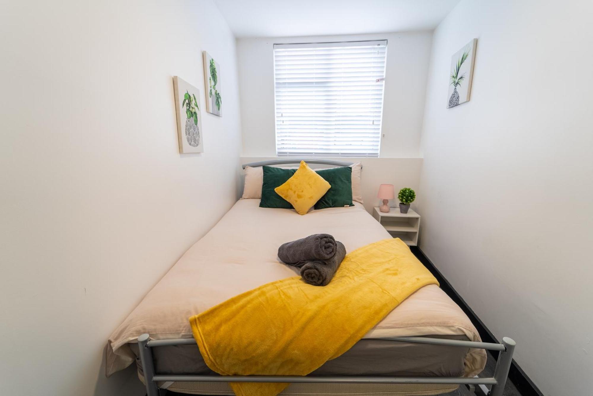Compact Available Close To Uob And 10mins From The City!